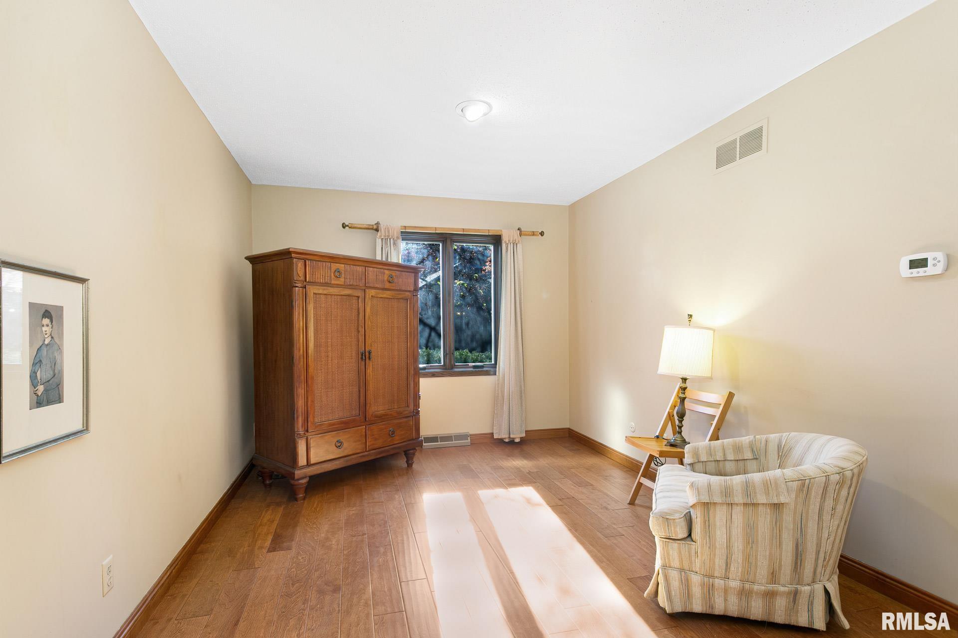 6401 Utica Ridge Road, Unit 3 Davenport, IA 52807 - Photo 5 of 33 Gallery Image 5