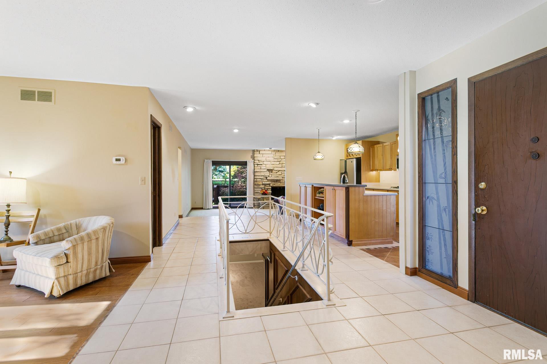 6401 Utica Ridge Road, Unit 3 Davenport, IA 52807 - Photo 6 of 33 Gallery Image 6