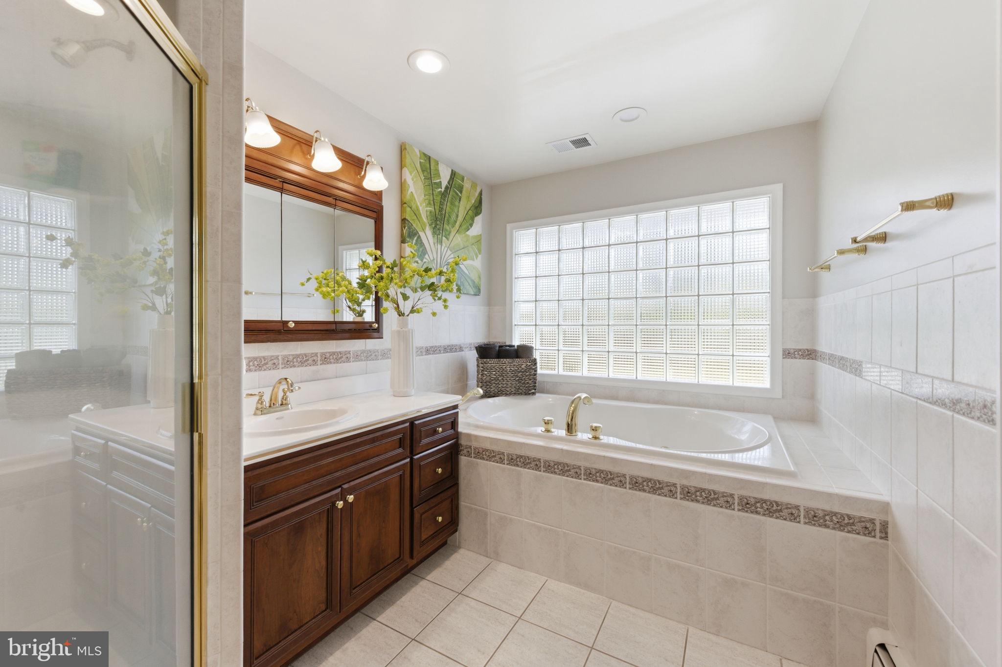3920 Sharp Road Glenwood, MD 21738 - Photo 26 of 80 Primary Bath w/Tub & Shower