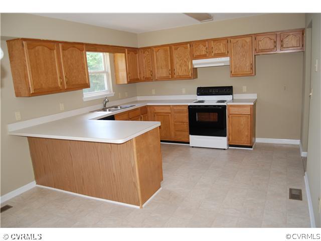 704 Eastham Road Bumpass, VA 23024 - Photo 6 of 12 Kitchen