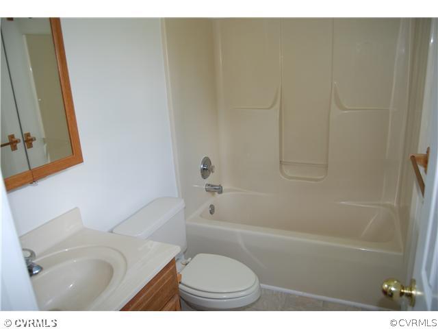 704 Eastham Road Bumpass, VA 23024 - Photo 8 of 12 Master Bath