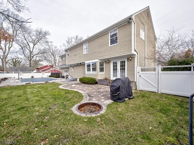 a view of a house with backyard