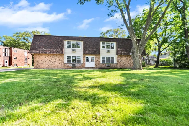 $1,600 | 3709 James Street, Unit 2, McHenry, IL 60050