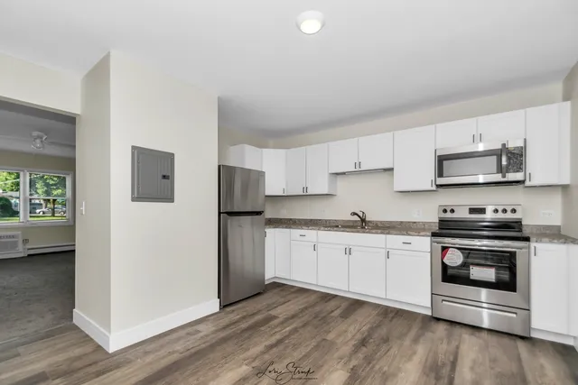 $1,600 | 3709 James Street, Unit 2, McHenry, IL 60050