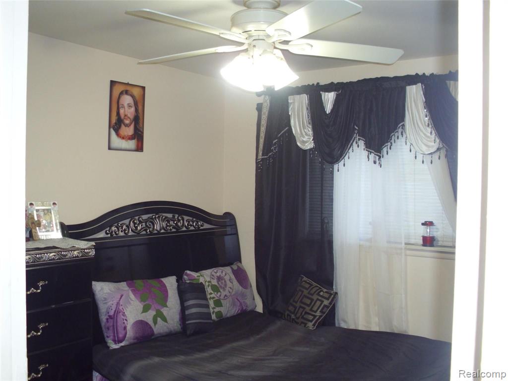 25832 Thomas Warren, MI 48091 - Photo 22 of 35