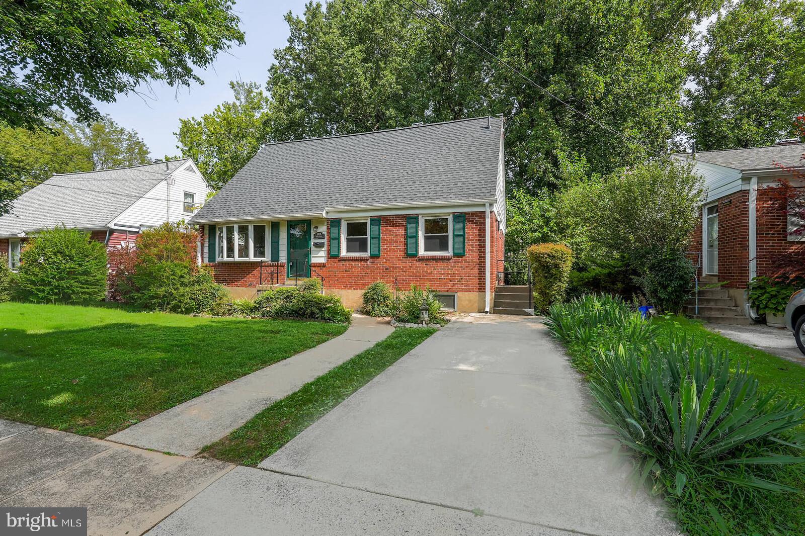 Driveway with side entrance