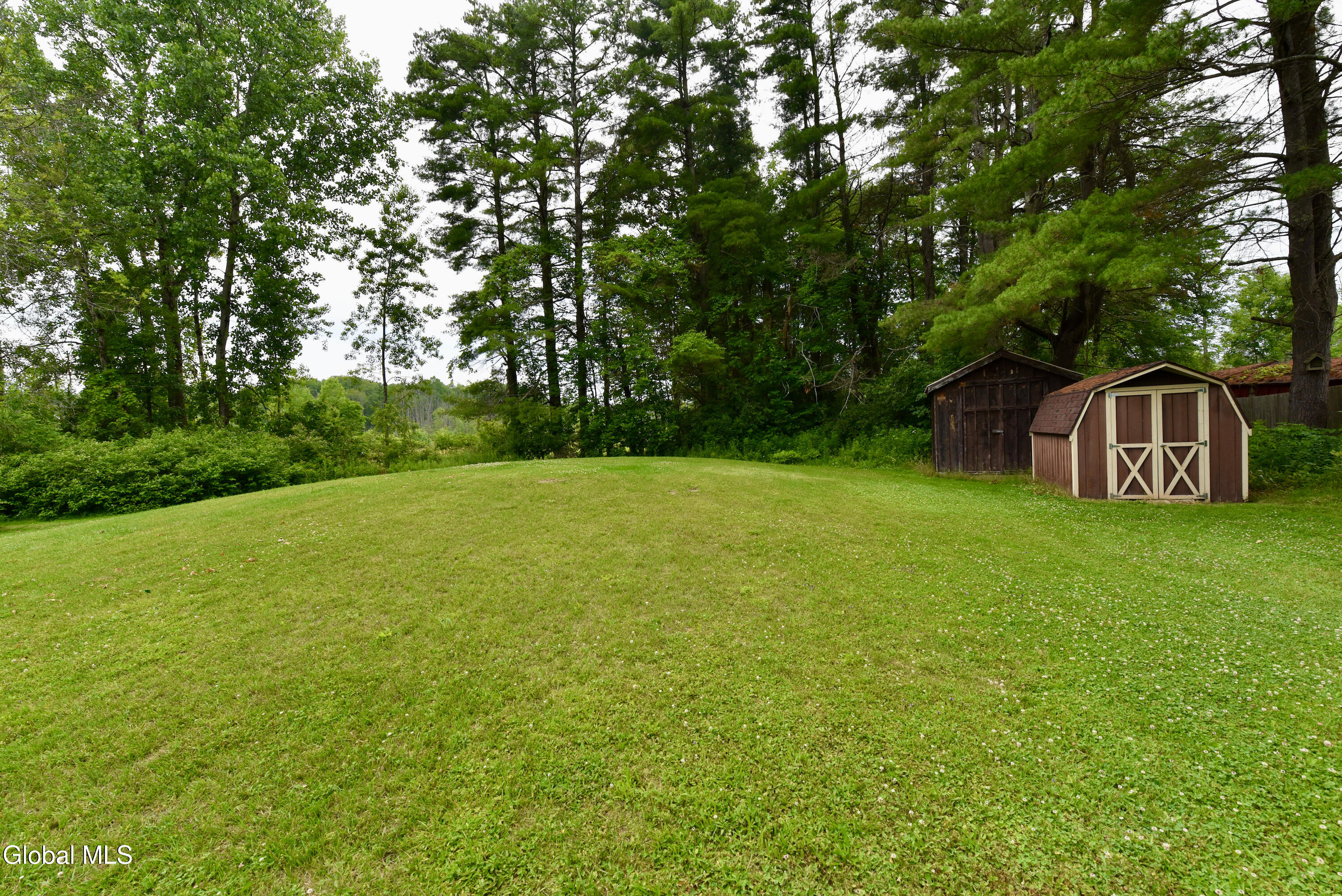 1252 Midline Road Amsterdam, NY 12010 - Photo 6 of 31 45
