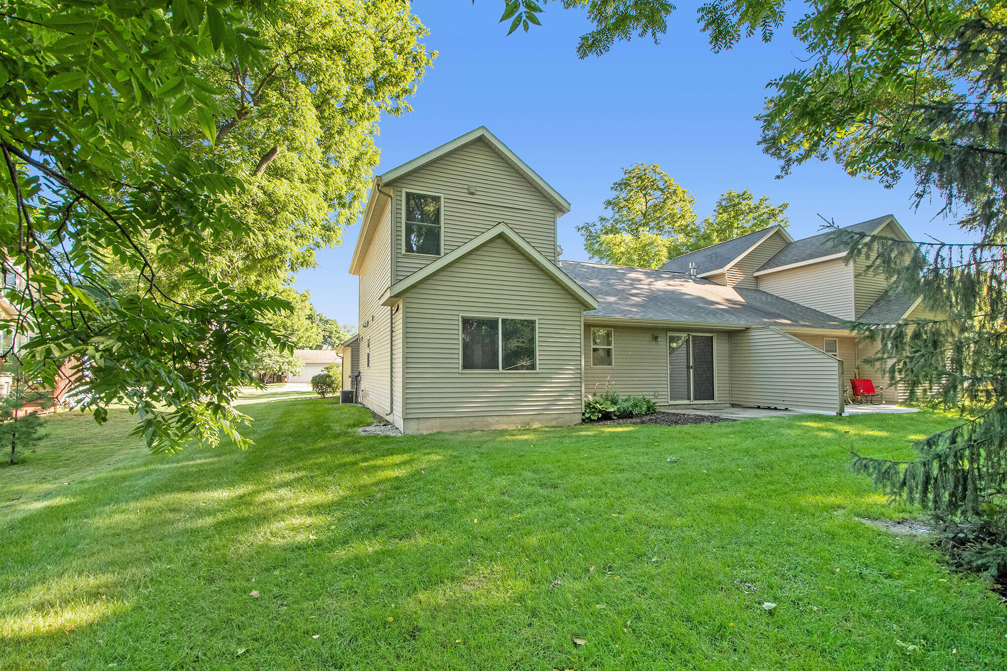 916 Bowes Road Lowell, MI 49331 - Photo 3 of 19 DSC_4224