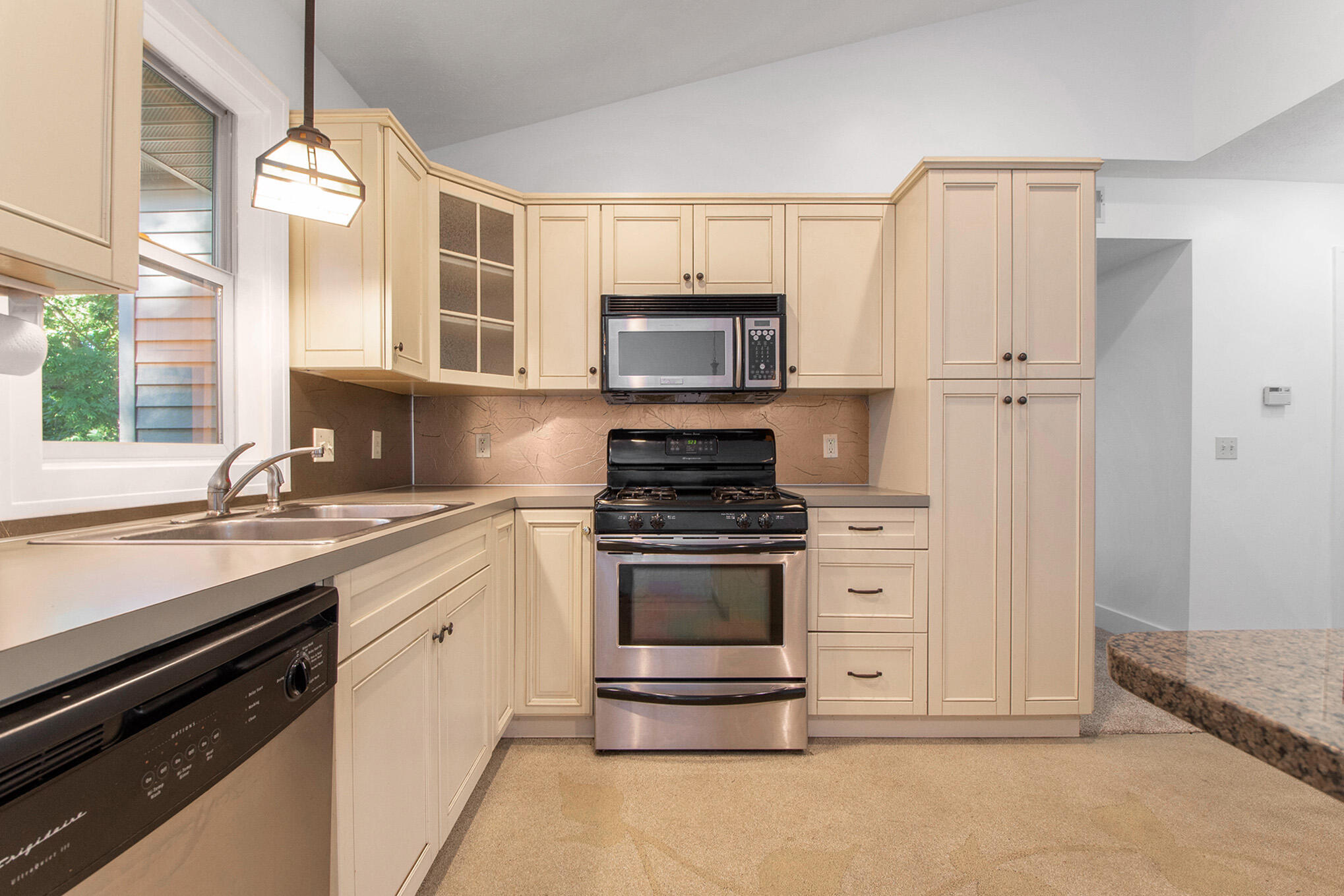 916 Bowes Road Lowell, MI 49331 - Photo 5 of 19 DSC_4221
