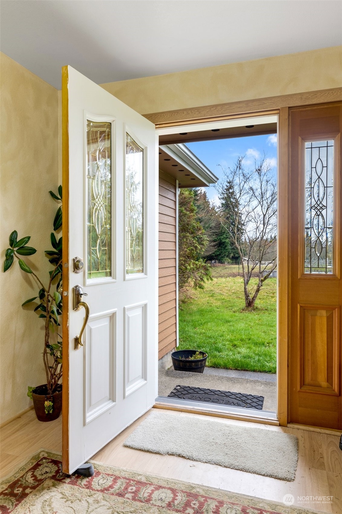20615 Brown Road Monroe, WA 98272 - Photo 20 of 36 a view of a living room and a window