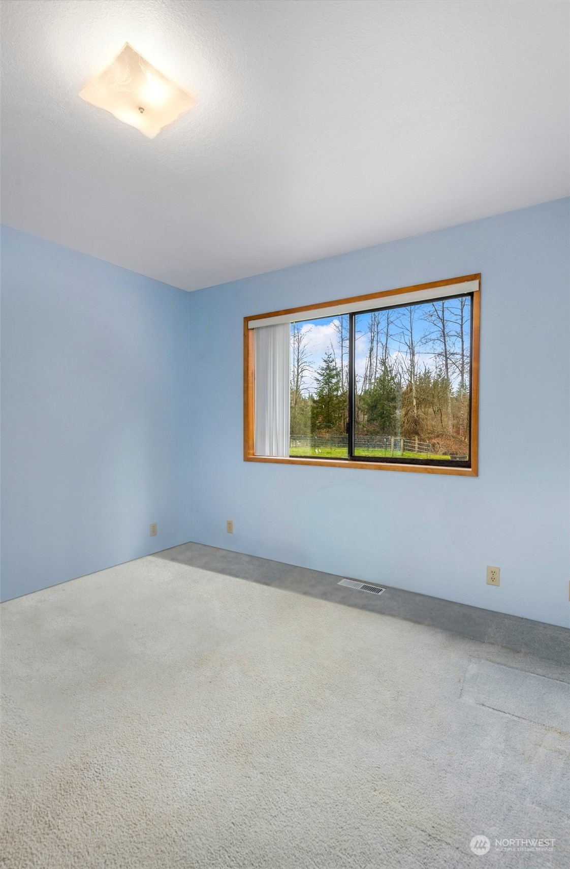 20615 Brown Road Monroe, WA 98272 - Photo 27 of 36 an empty room with windows
