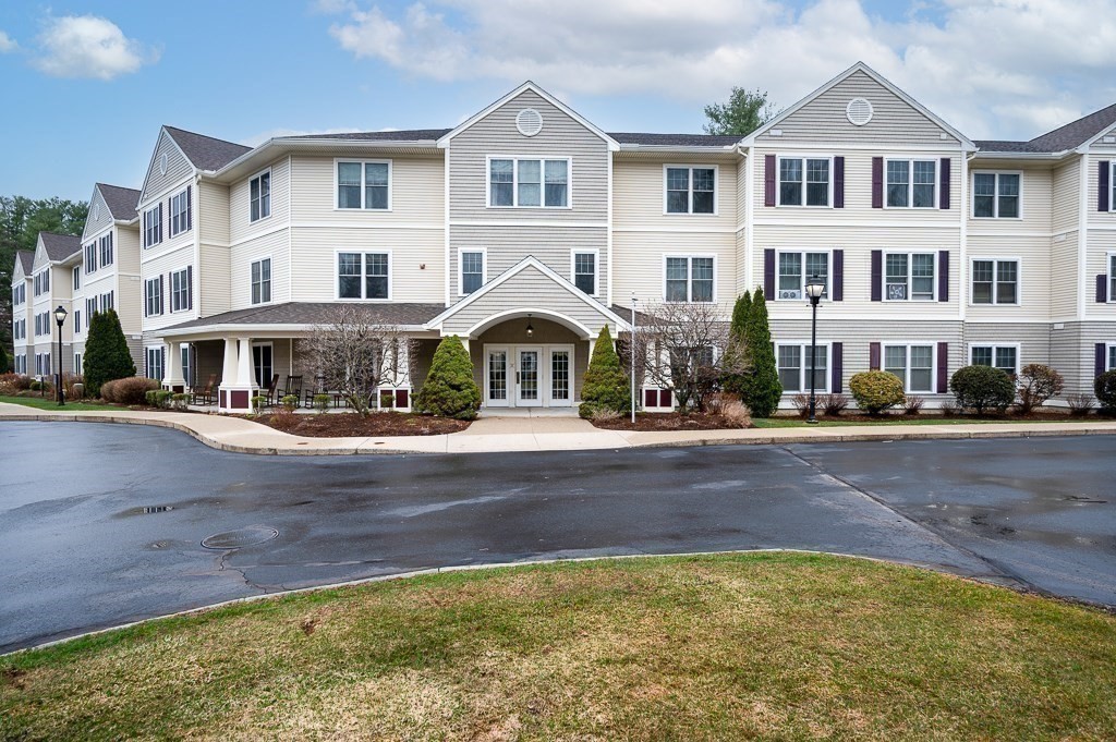 7 Crescent Way, Unit 209 Sturbridge, MA 01518 - Photo 2 of 32 Gallery Image 2