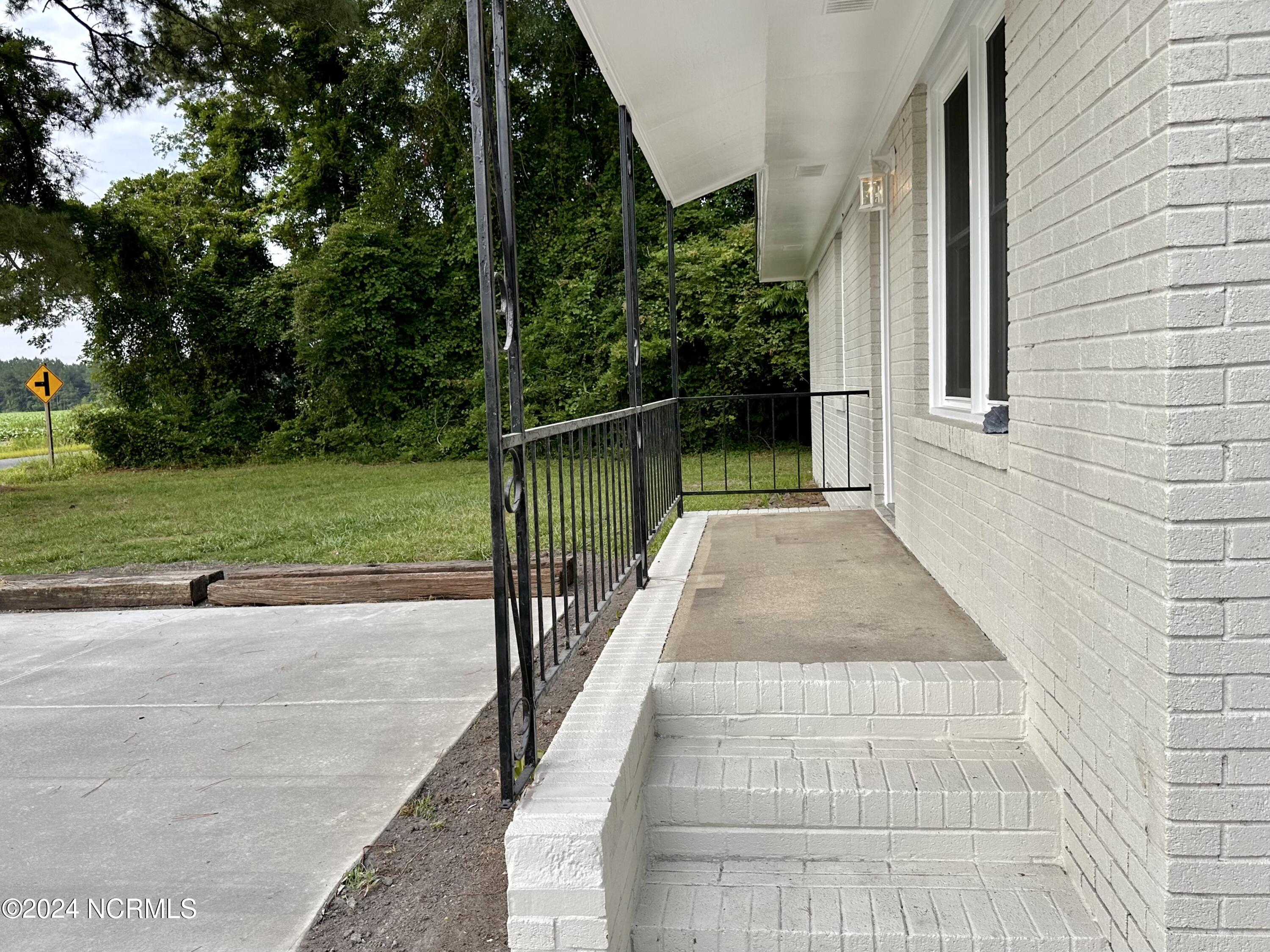 561 Burkett Road Dover, NC 28526 - Photo 7 of 33 front porch