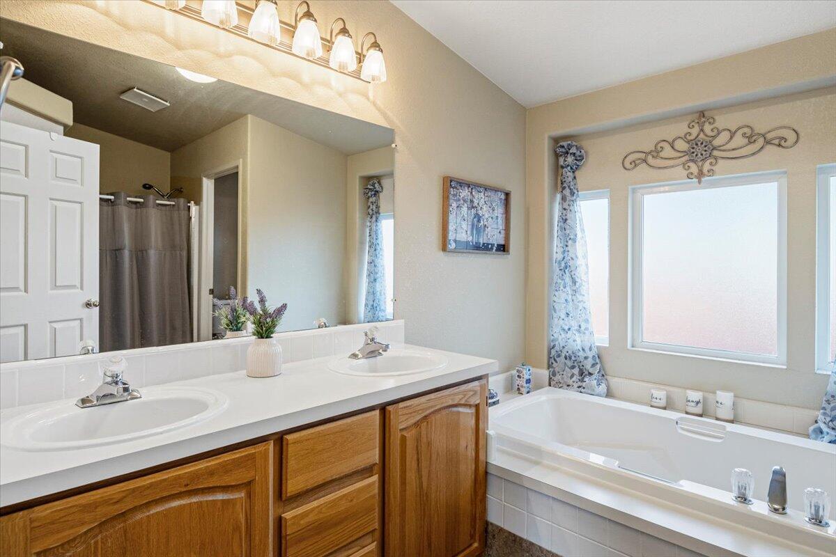 1875 Northeast 6th Street Redmond, OR 97756 - Photo 20 of 33