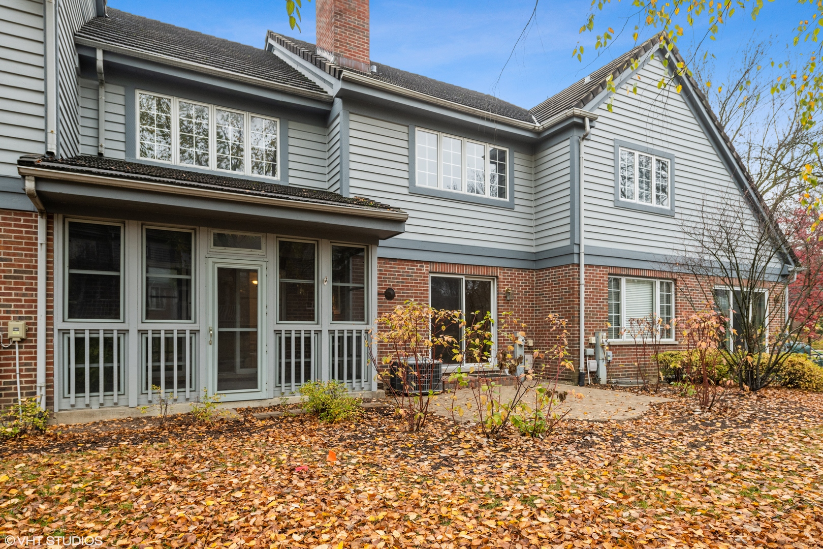 33 Stonehenge Court Burr Ridge, IL 60527 - Photo 5 of 5 a house view with a outdoor space