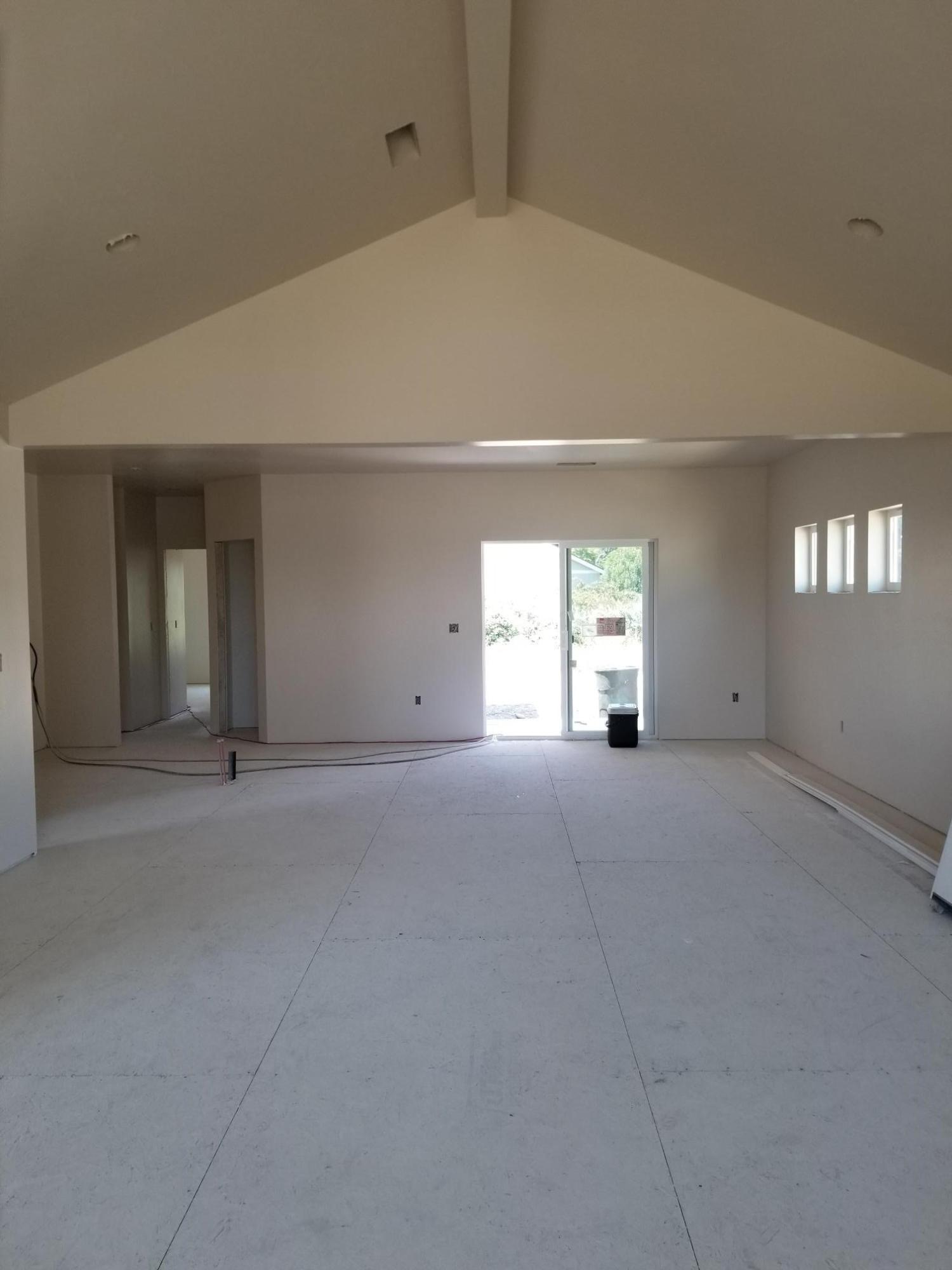 383 Cheney Loop Central Point, OR 97502 - Photo 3 of 7 2