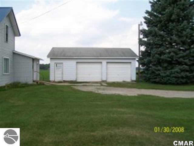 11731 Riverside Drive St. Louis, MI 48880 - Photo 13 of 14 1768152-12.JPG
