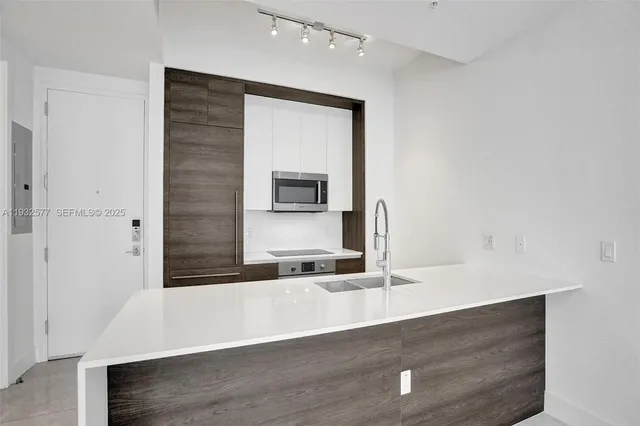 $3,600 | 301 Altara Avenue, Unit LPH903, Coral Gables, FL 33146