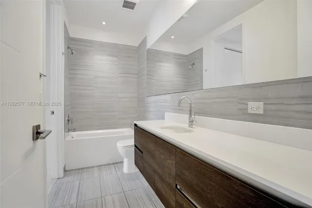 $3,600 | 301 Altara Avenue, Unit LPH903, Coral Gables, FL 33146