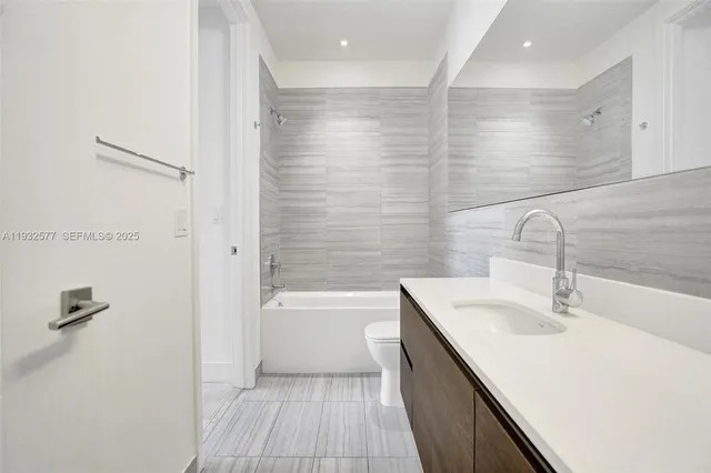 $3,600 | 301 Altara Avenue, Unit LPH903, Coral Gables, FL 33146