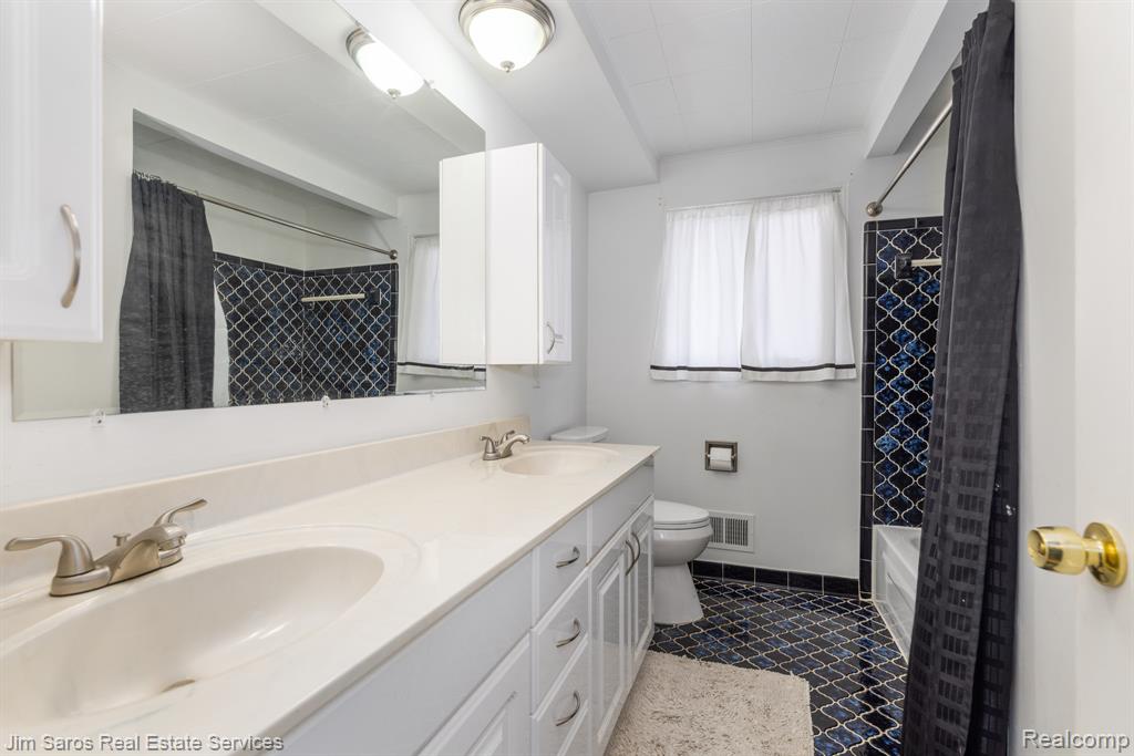 47425 Barbara Road Macomb, MI 48044 - Photo 17 of 22