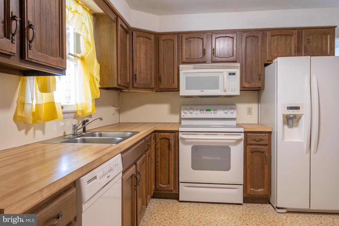 148 Ridgefield Drive York, PA 17403 - Photo 11 of 48 Gallery Image 11