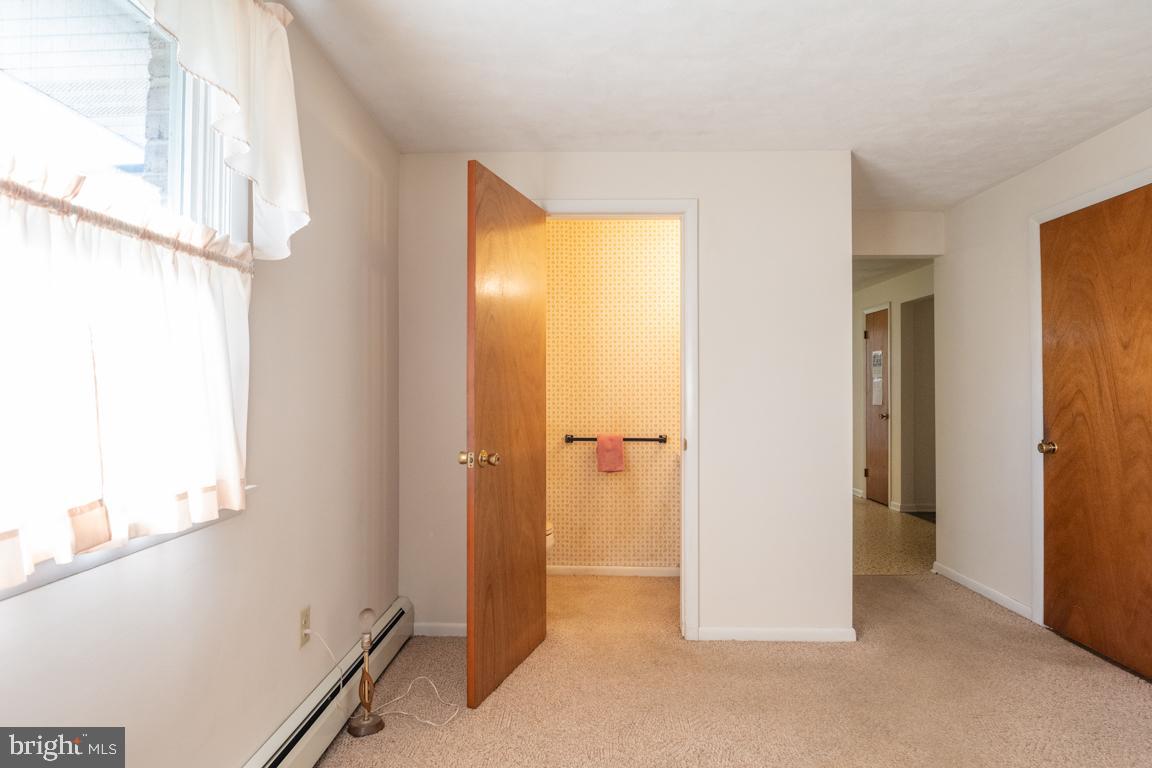 148 Ridgefield Drive York, PA 17403 - Photo 17 of 48 Family Room / Powder Room