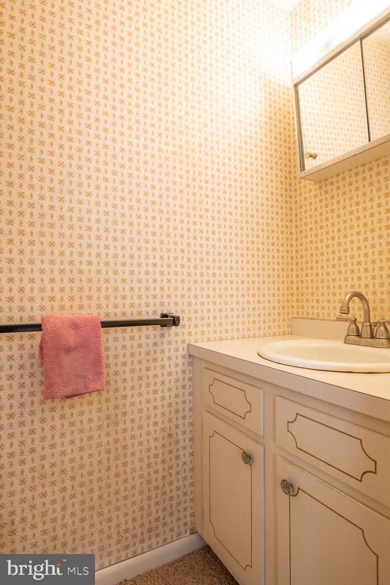 148 Ridgefield Drive York, PA 17403 - Photo 18 of 48 Powder Room