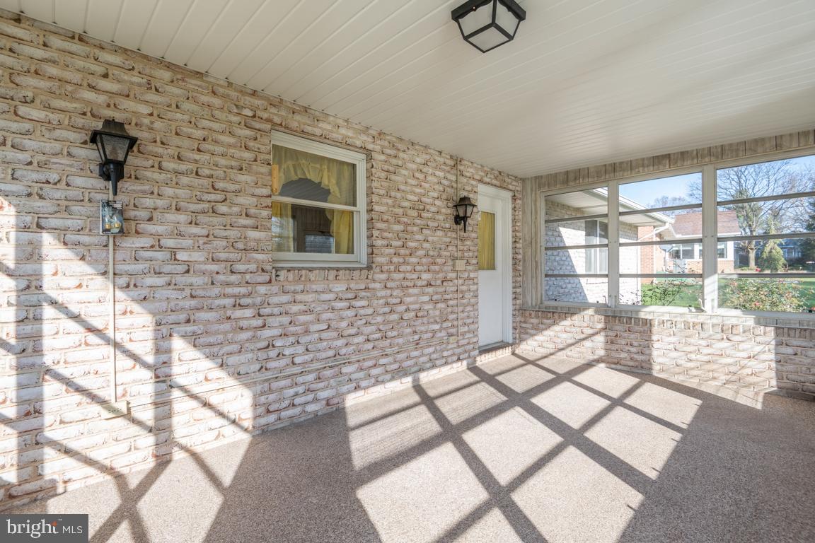 148 Ridgefield Drive York, PA 17403 - Photo 21 of 48 3 Season Room