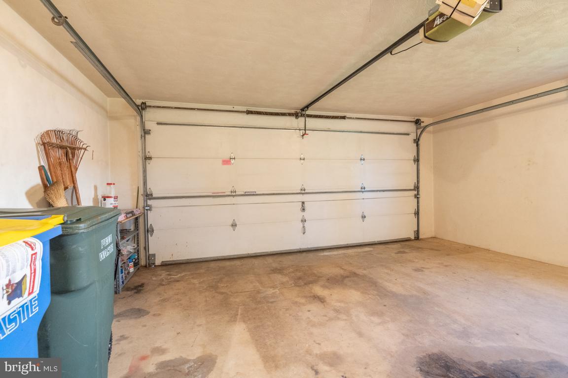 148 Ridgefield Drive York, PA 17403 - Photo 40 of 48 Garage