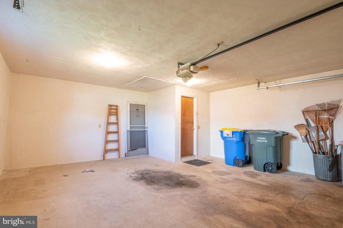 148 Ridgefield Drive York, PA 17403 - Photo 41 of 48 Garage