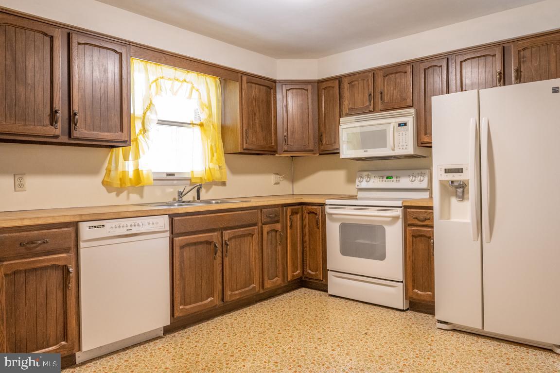 148 Ridgefield Drive York, PA 17403 - Photo 9 of 48 Kitchen