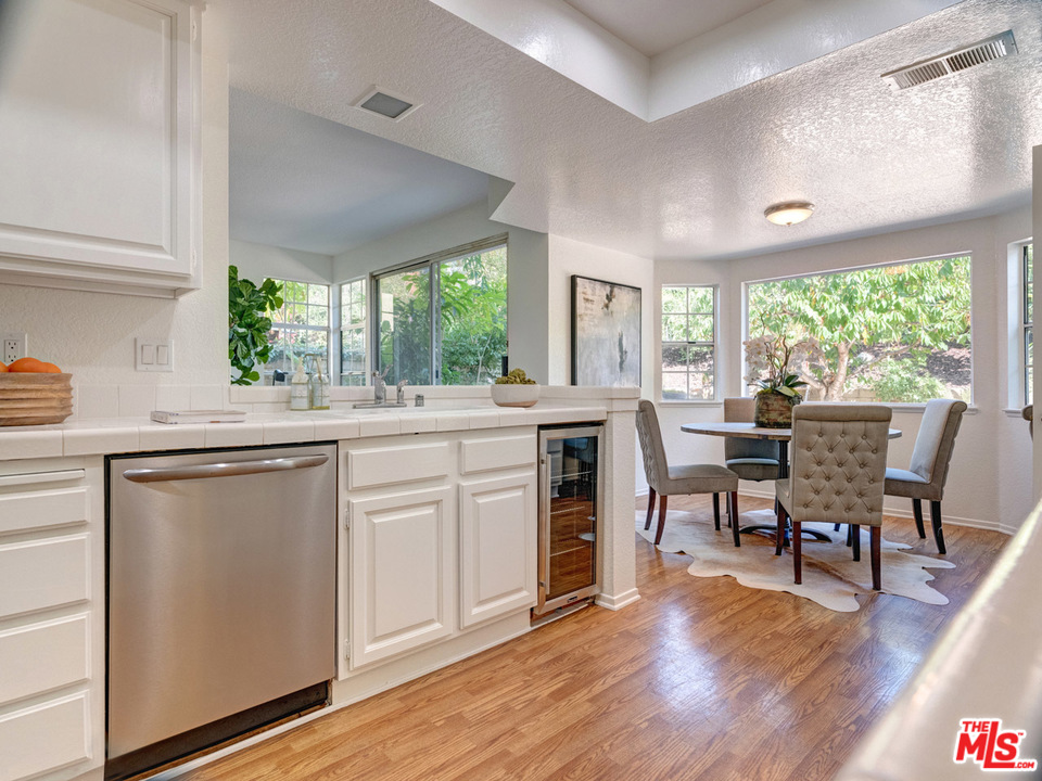 7611 West 83rd Street Playa del Rey, CA 90293 - Photo 13 of 26 Gallery Image 13