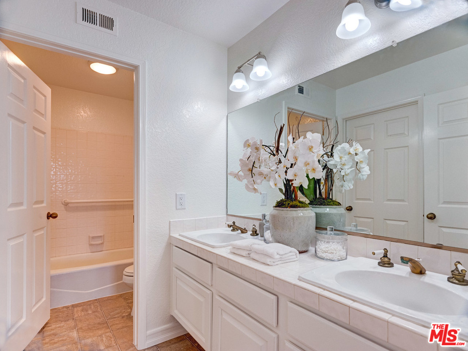 7611 West 83rd Street Playa del Rey, CA 90293 - Photo 24 of 26 Gallery Image 24