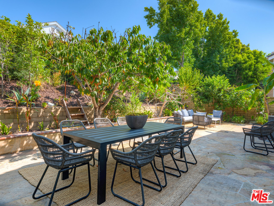 7611 West 83rd Street Playa del Rey, CA 90293 - Photo 8 of 26 Gallery Image 8