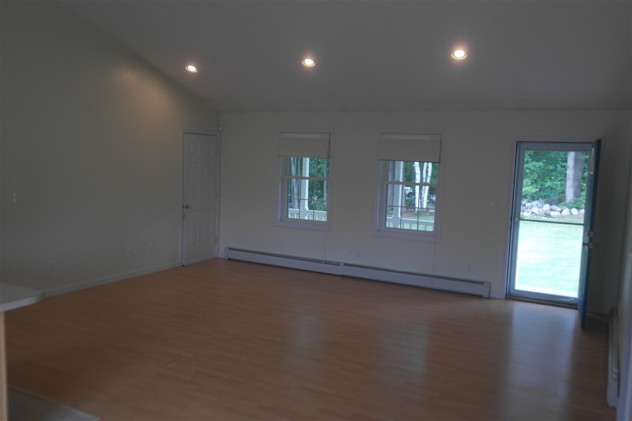 320 Rochester Hill Road Rochester, NH 03867 - Photo 6 of 23