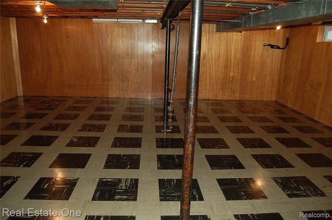380 Dover Road Waterford, MI 48328 - Photo 16 of 21 380 Dover Rd 076.JPG