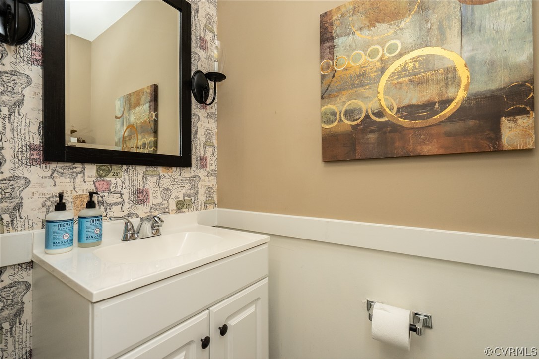 11330 Poplar Ridge Road Chesterfield, VA 23236 - Photo 17 of 32 a bathroom with a sink and a mirror