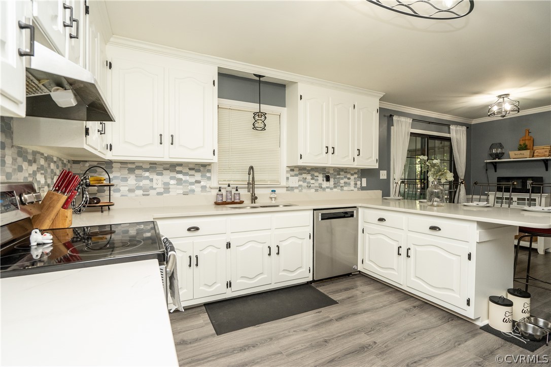 11330 Poplar Ridge Road Chesterfield, VA 23236 - Photo 10 of 32 a kitchen with granite countertop a sink stove and cabinets