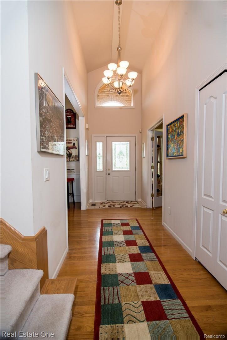 2008 Somerville Road Rochester, MI 48307 - Photo 7 of 24 Lovely Wide Hallway
