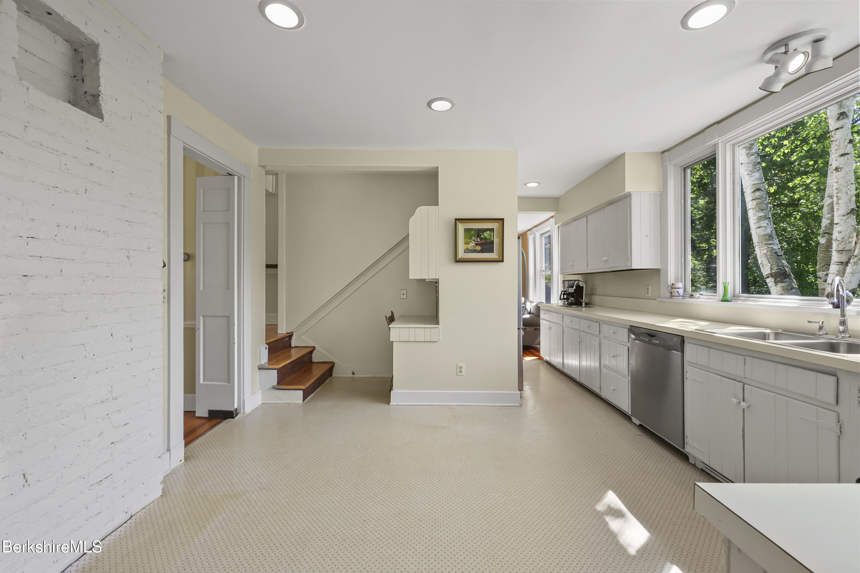 214 Gale Road Williamstown, MA 01267 - Photo 34 of 96 KItchen with desk area