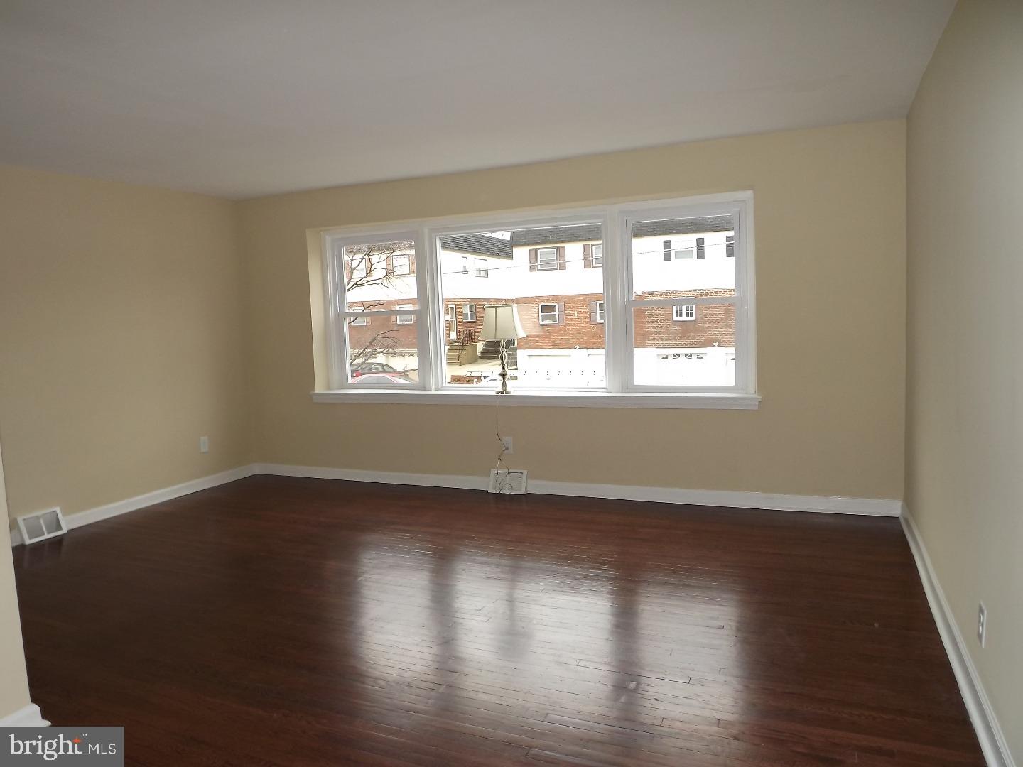2751 Axe Factory Road Philadelphia, PA 19152 - Photo 2 of 21 Laundry Room