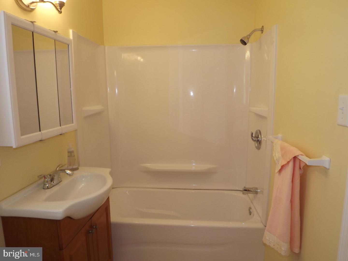 2751 Axe Factory Road Philadelphia, PA 19152 - Photo 13 of 21 Bathroom