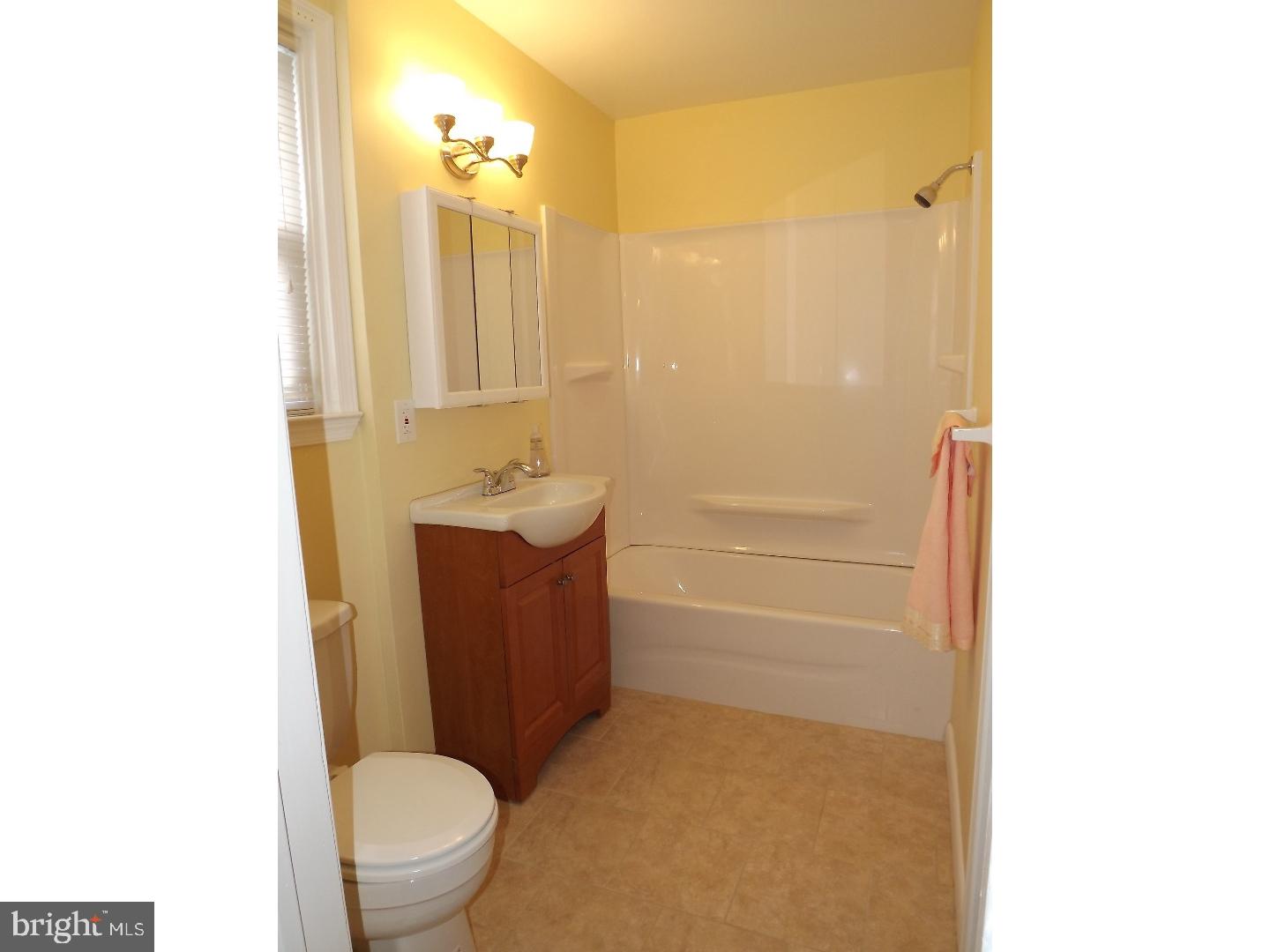 2751 Axe Factory Road Philadelphia, PA 19152 - Photo 15 of 21 Bathroom
