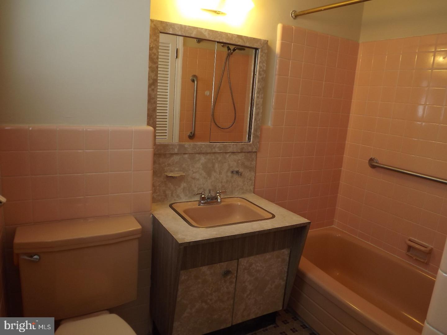 2751 Axe Factory Road Philadelphia, PA 19152 - Photo 17 of 21 Bathroom