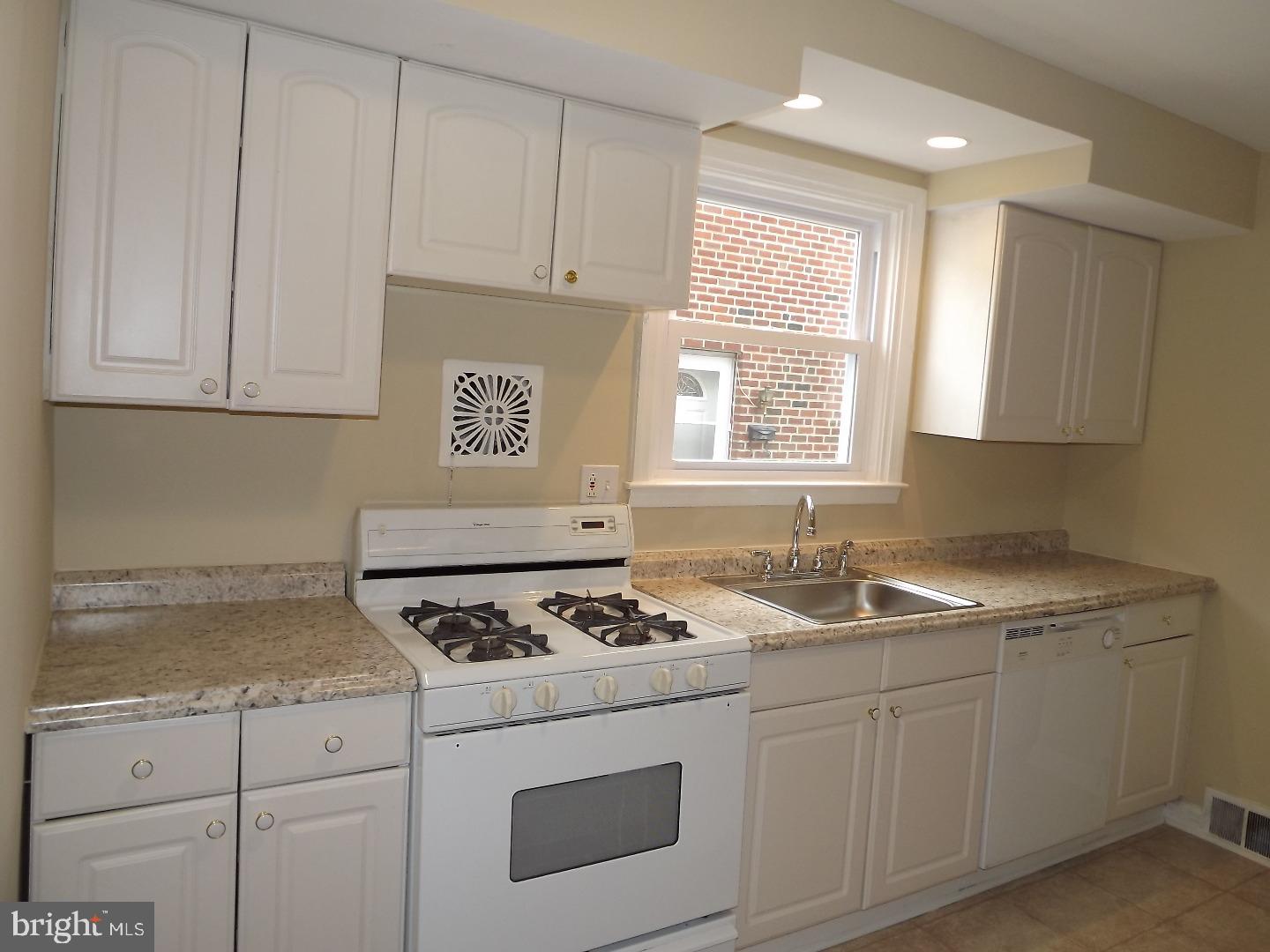 2751 Axe Factory Road Philadelphia, PA 19152 - Photo 6 of 21 Kitchen