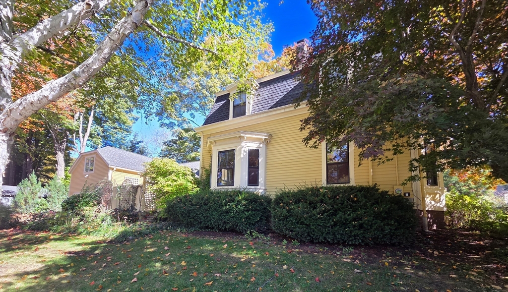 52 Bow Street Concord, MA 01742 - Photo 2 of 35