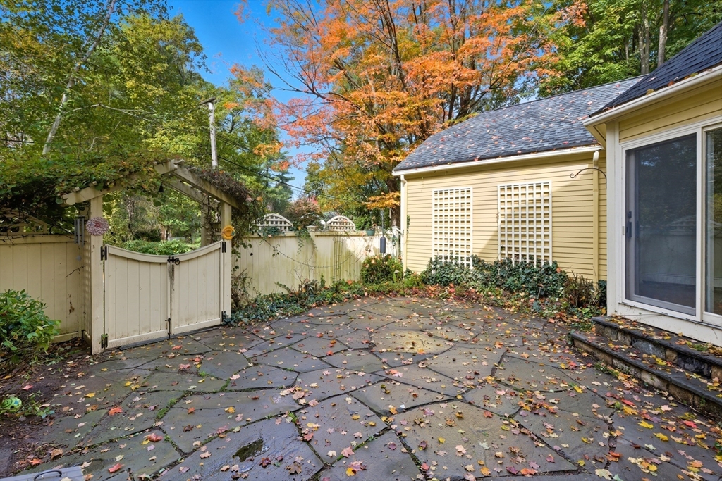 52 Bow Street Concord, MA 01742 - Photo 6 of 35