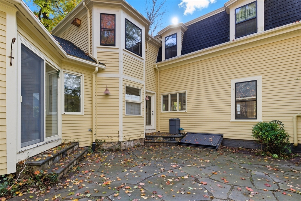 52 Bow Street Concord, MA 01742 - Photo 7 of 35