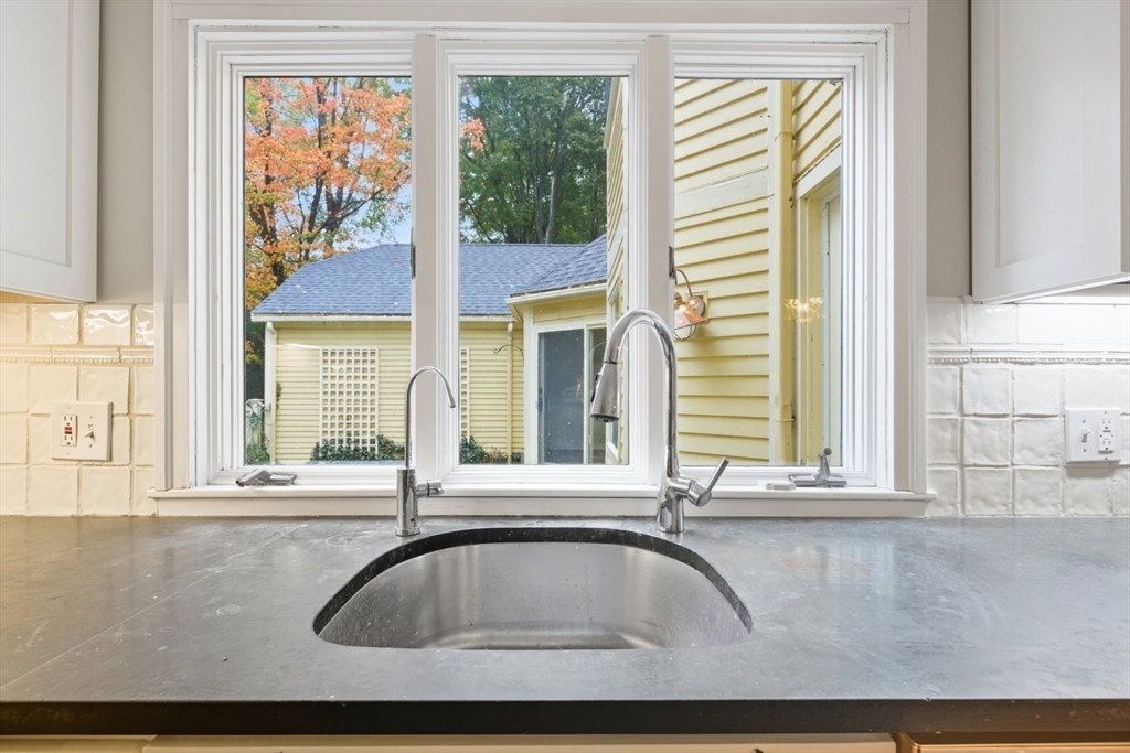 52 Bow Street Concord, MA 01742 - Photo 8 of 35